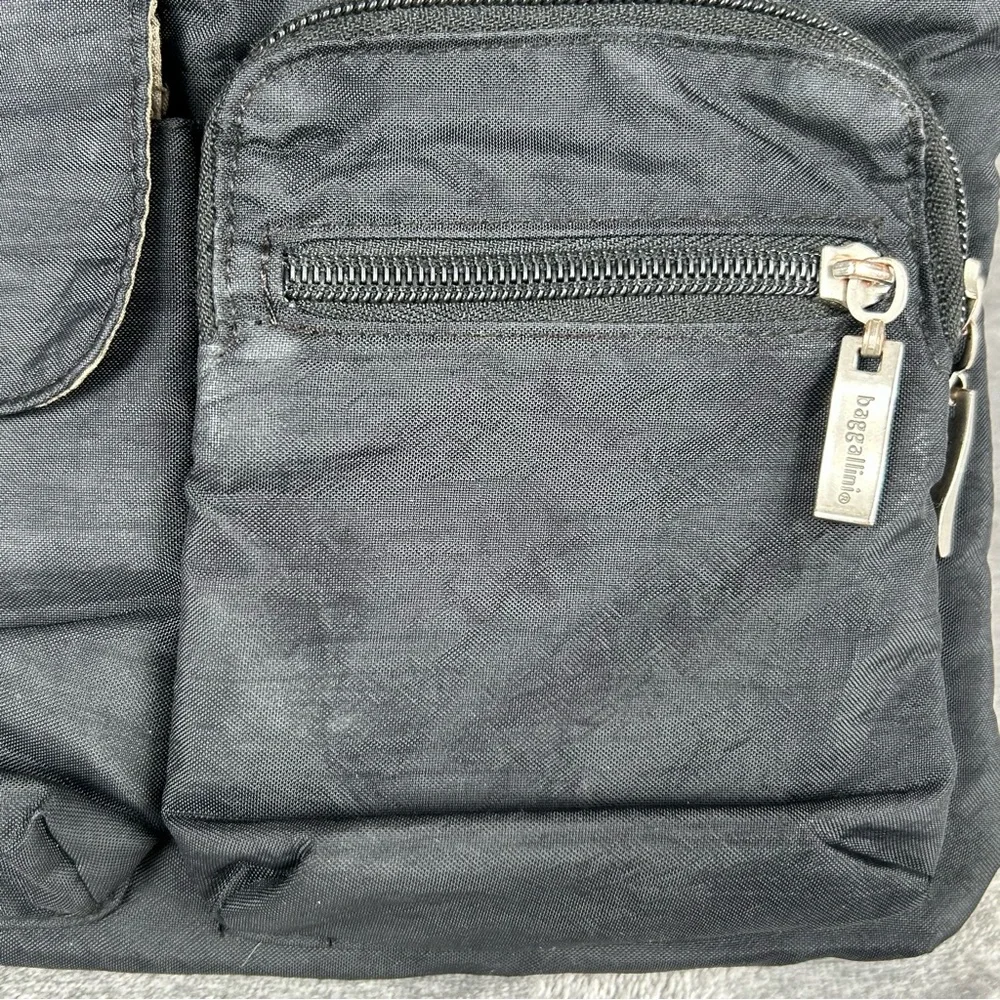 Baggallini Black Nylon Medium Crossbody Purse‎ Adjustable Strap Pockets Travel